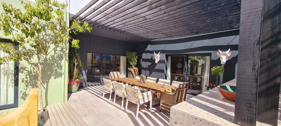 10 Bedroom Property for Sale in Bloubergstrand Western Cape